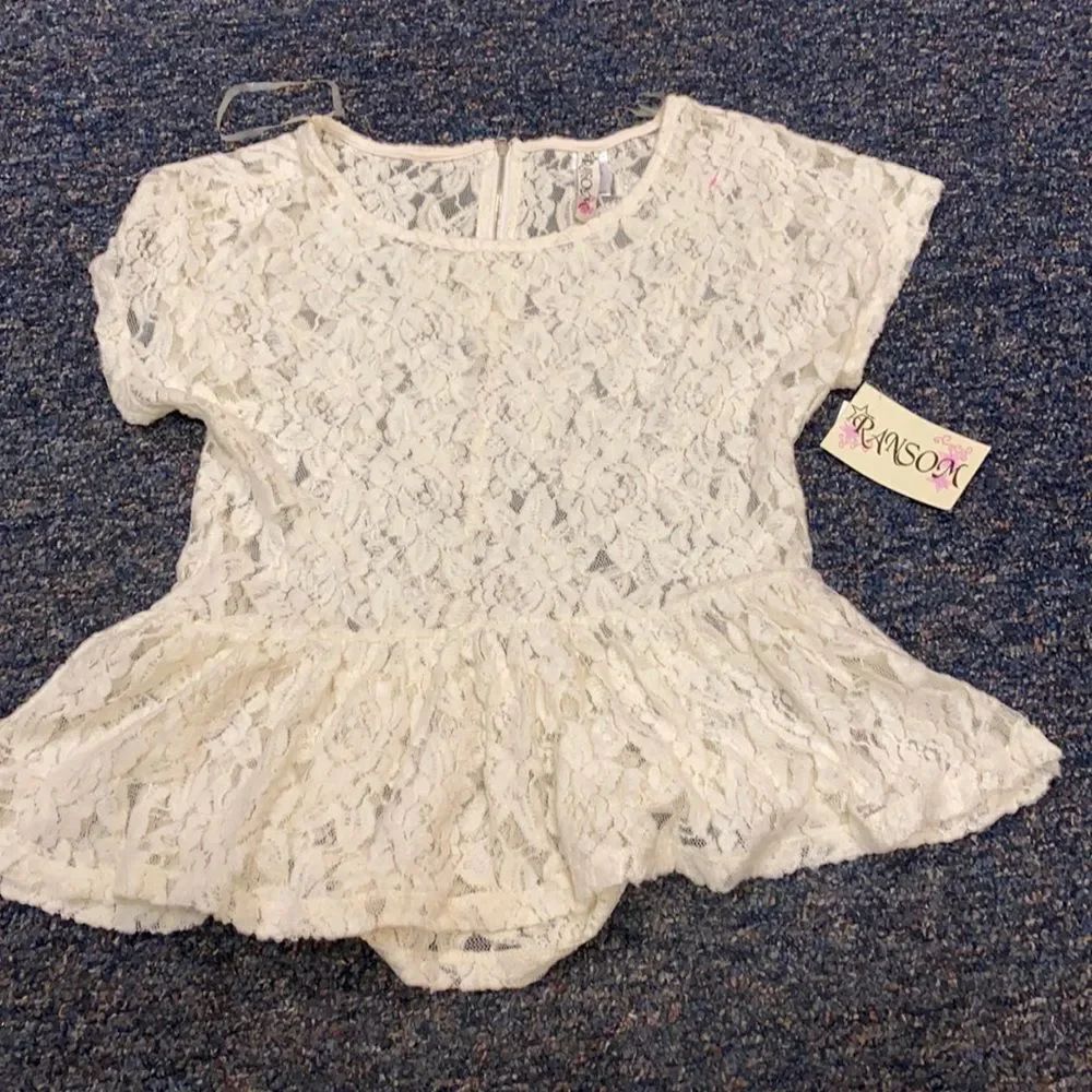 Ransom Lace Peplum Top sz. M NWT